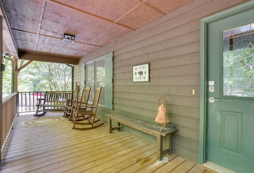 Dreamy Dahlonega Cabin W/ Deck & Fireplace!