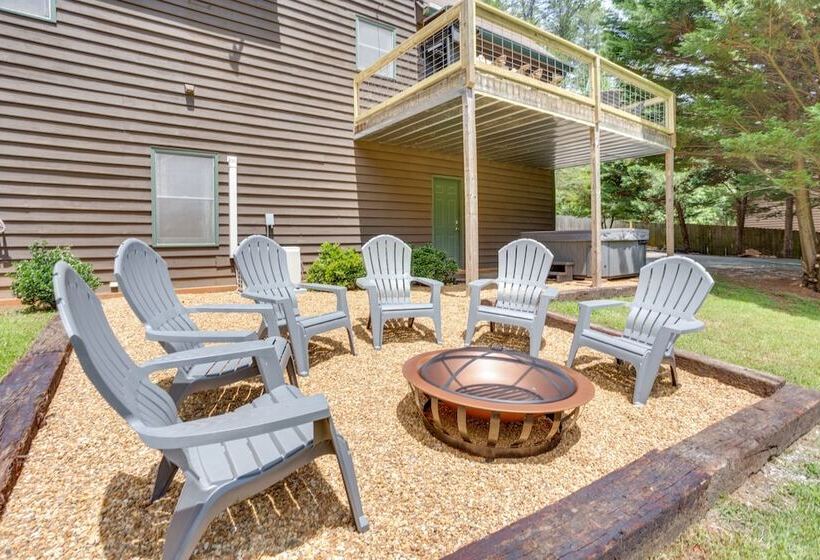 Dreamy Dahlonega Cabin W/ Deck & Fireplace!