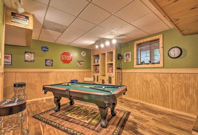 Dreamy Ellijay Resort Cabin W/ Game Room & Decks!