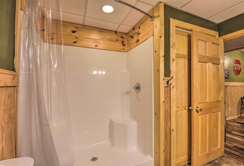 Dreamy Ellijay Resort Cabin W/ Game Room & Decks!