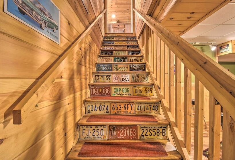 Dreamy Ellijay Resort Cabin W/ Game Room & Decks!