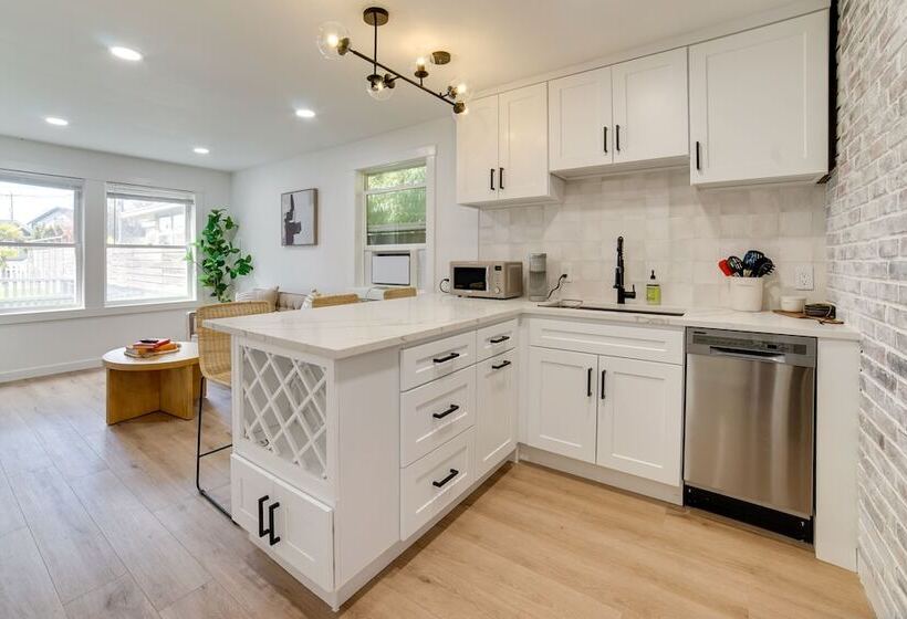 Dreamy Puget Sound Vacation Rental: Steps To Bay!