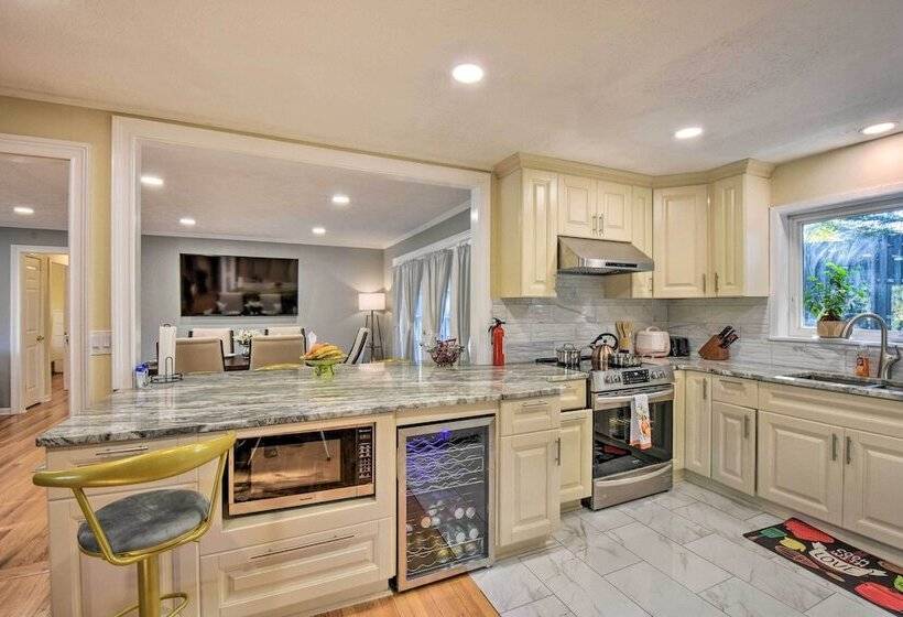 Spacious Duluth Home W/ Lake View & Fire Pit