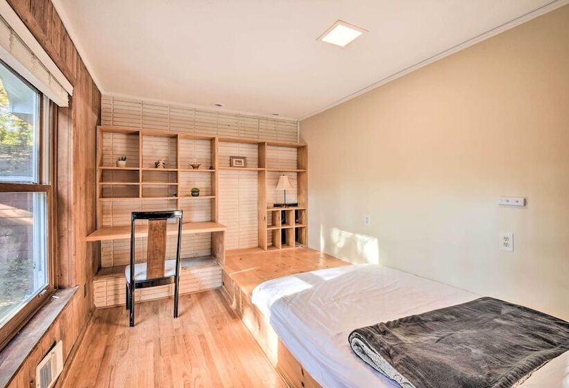 Spacious Duluth Home W/ Lake View & Fire Pit