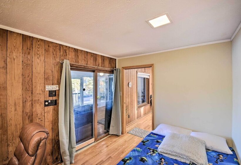 Spacious Duluth Home W/ Lake View & Fire Pit