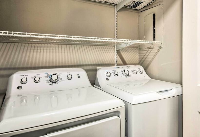 East Point Home ~ 6 Mi To Downtown Atl