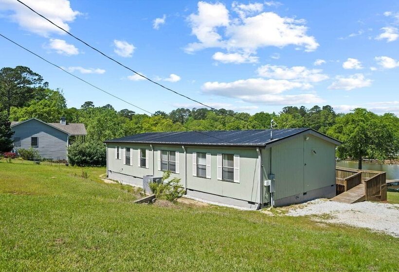 Eatonton Home W/ Dock & Lake Sinclair Views!
