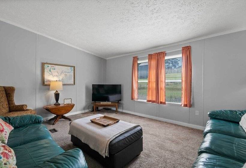 Eatonton Home W/ Dock & Lake Sinclair Views!