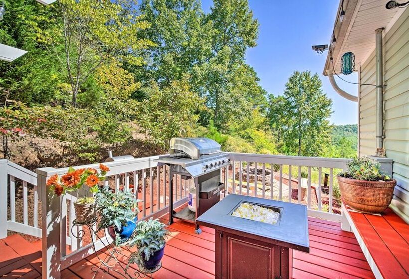 Eclectic Ranger Home W/ Mtn Views + Hot Tub!