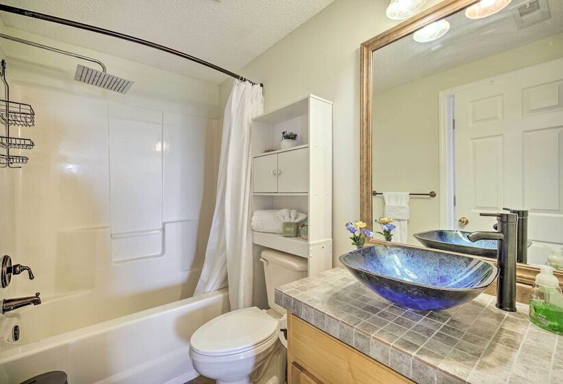 Eclectic Ranger Home W/ Mtn Views + Hot Tub!