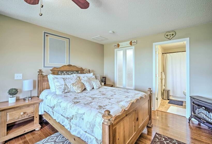 Eclectic Ranger Home W/ Mtn Views + Hot Tub!