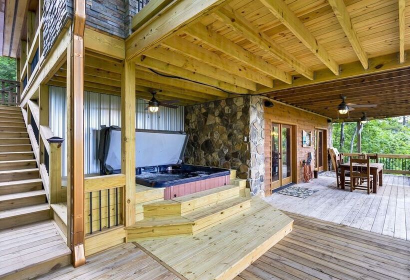 Creekside Cabin W/ Hot Tub, Mtn Views & More!
