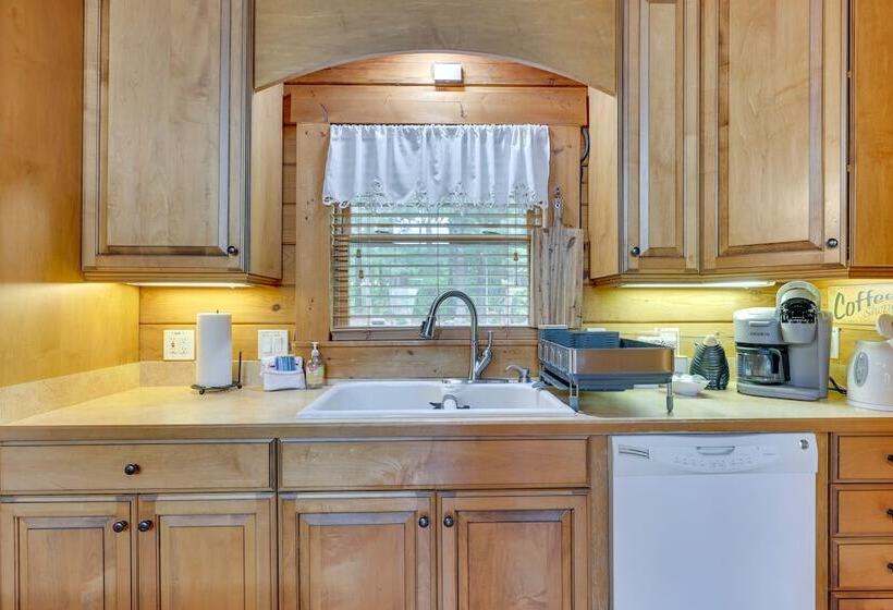 Ellijay Cabin: Resort Amenities & Mtn Views!