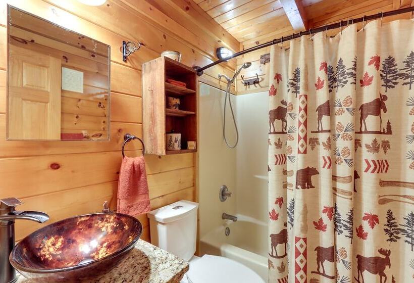 Ellijay Cabin W/ Deck And Hot Tub!