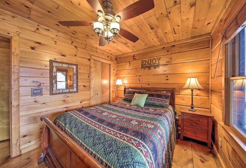 Ellijay Escape On Briar Creek W/ Hot Tub & Views!