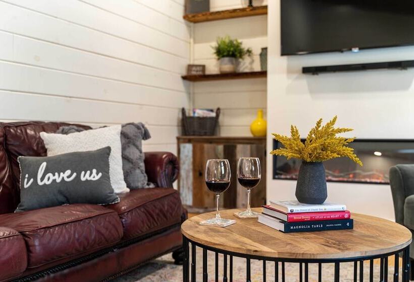 Ellijay Escape W/ Game Room, Hot Tub & Fire Pit