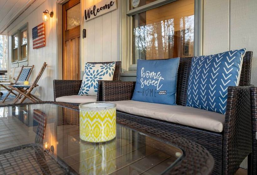 Ellijay Escape W/ Game Room, Hot Tub & Fire Pit