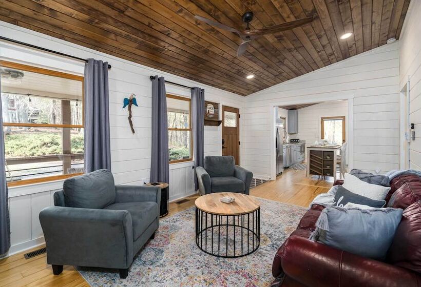 Ellijay Escape W/ Game Room, Hot Tub & Fire Pit