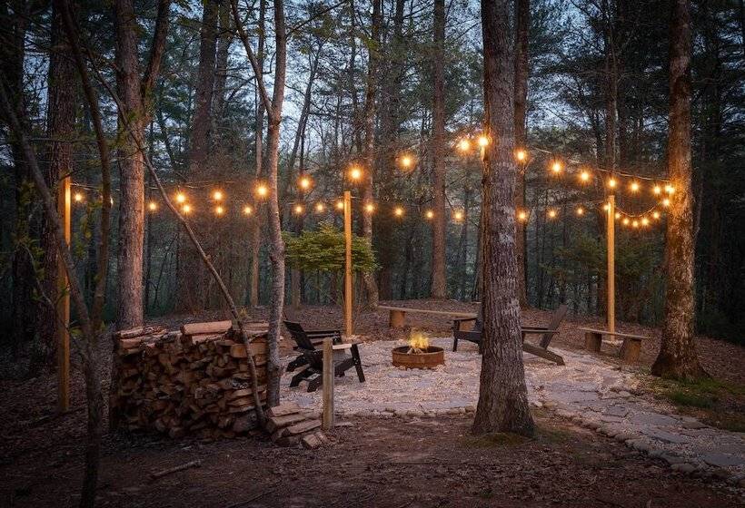 Ellijay Escape W/ Game Room, Hot Tub & Fire Pit