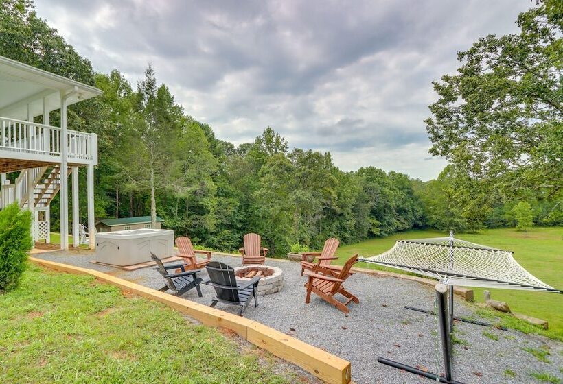 Ellijay Vacation Home W/ Hot Tub & Game Room!