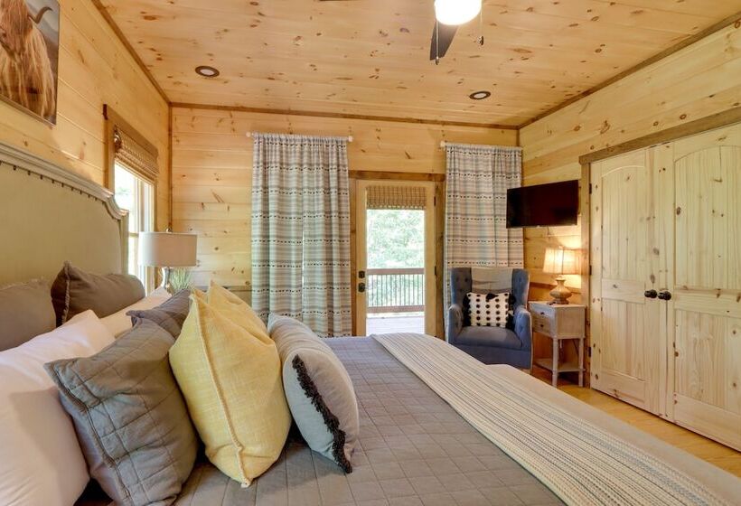 Epworth Family Cabin W/ Hot Tub & Game Room!