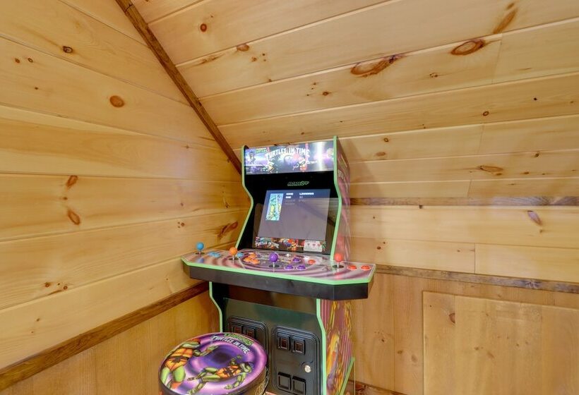 Epworth Family Cabin W/ Hot Tub & Game Room!