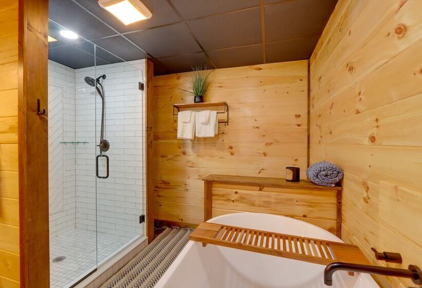 Epworth Family Cabin W/ Hot Tub & Game Room!