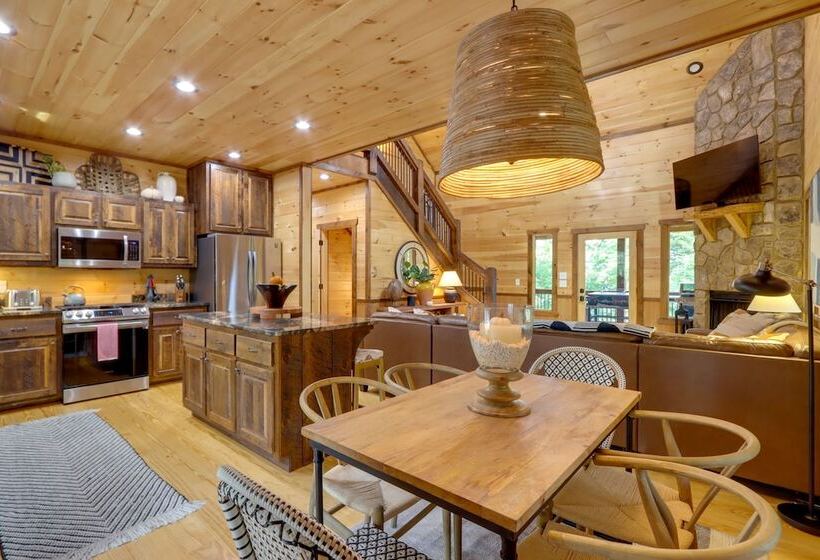 Epworth Family Cabin W/ Hot Tub & Game Room!