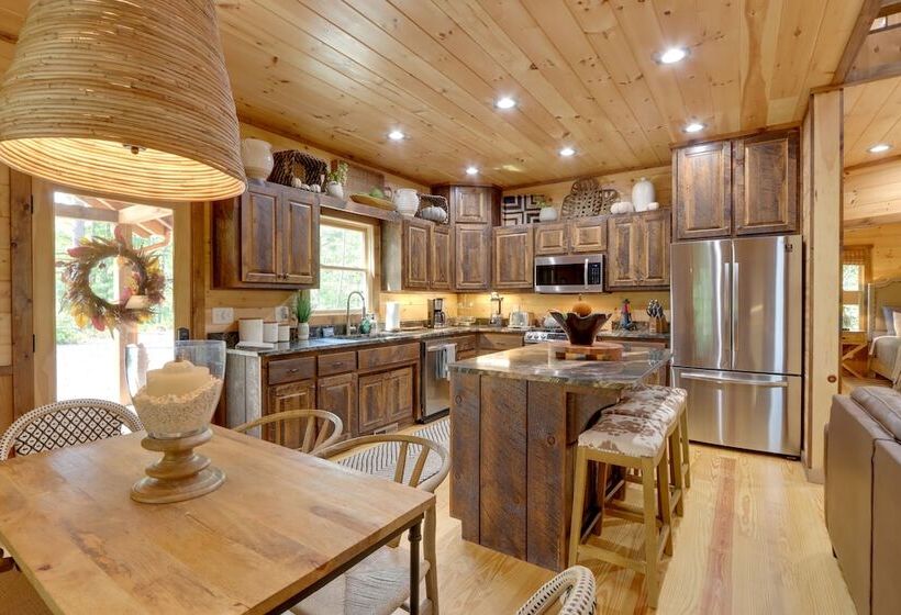 Epworth Family Cabin W/ Hot Tub & Game Room!