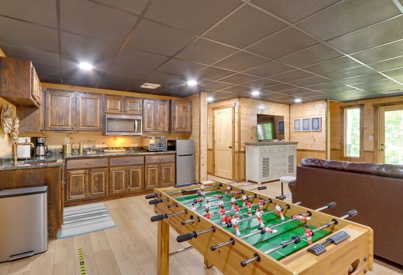Epworth Family Cabin W/ Hot Tub & Game Room!