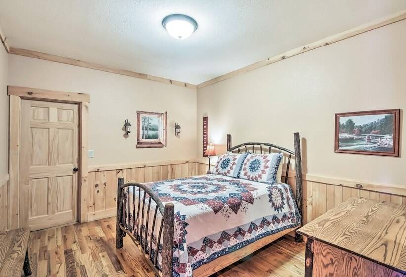 Expansive Sky Valley Lodge W/ Mountain Views!