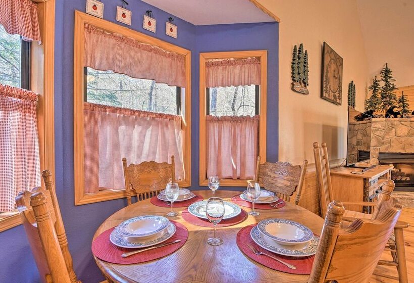 Family Friendly Cabin ~ 1 Mile To Hike & Swim!