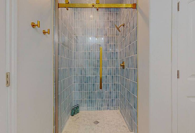 Family Friendly Crystal Beach Home: Steps To Beach