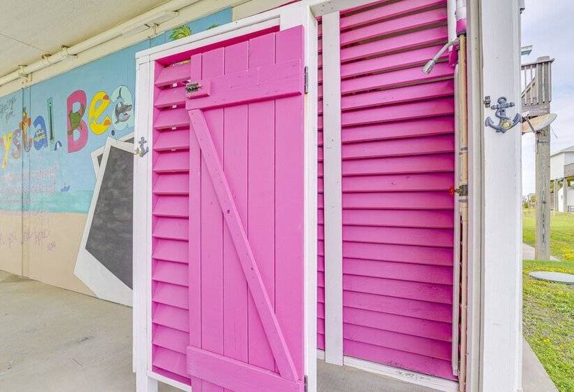 Family Friendly Crystal Beach Home: Steps To Beach