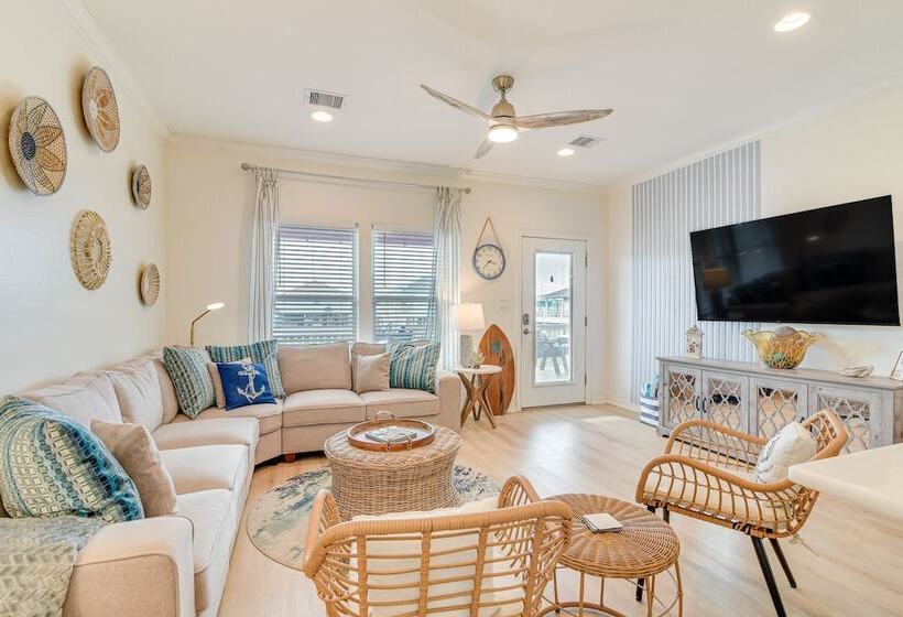 Family Friendly Crystal Beach Home: Steps To Beach
