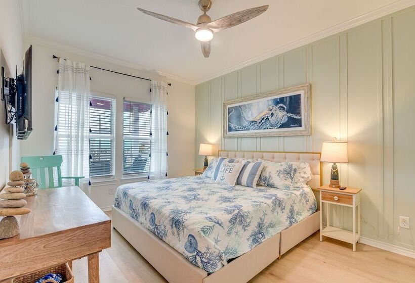 Family Friendly Crystal Beach Home: Steps To Beach