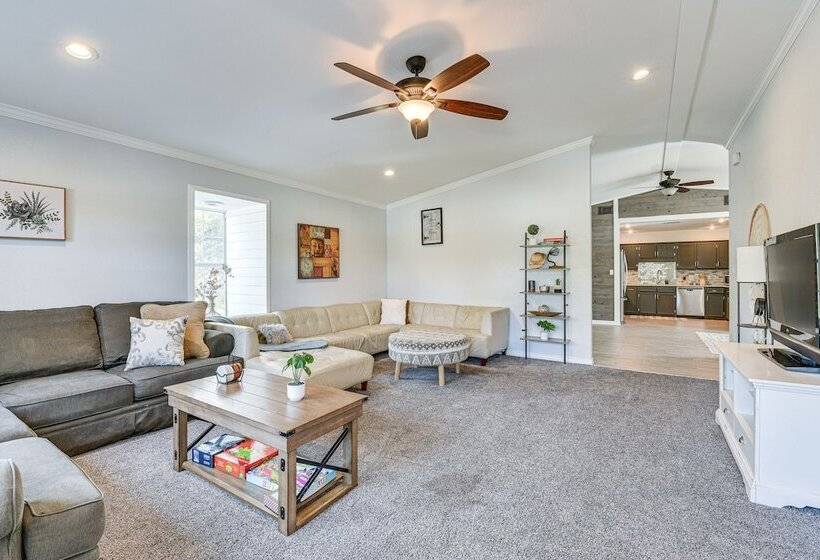 Family Friendly Duplex 6 Mi To Fort Walton Beach!