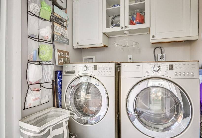 Family Friendly Fort Lauderdale Home Near Beaches!