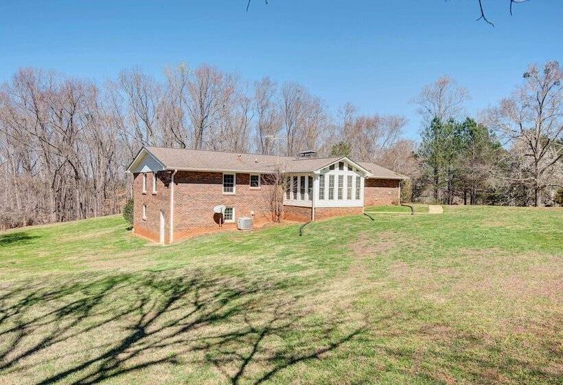 Family Friendly Georgia Vacation Home!