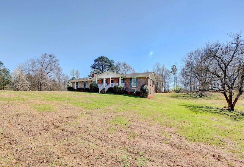 Family Friendly Georgia Vacation Home!