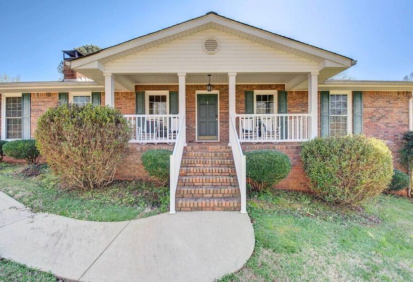 Family Friendly Georgia Vacation Home!