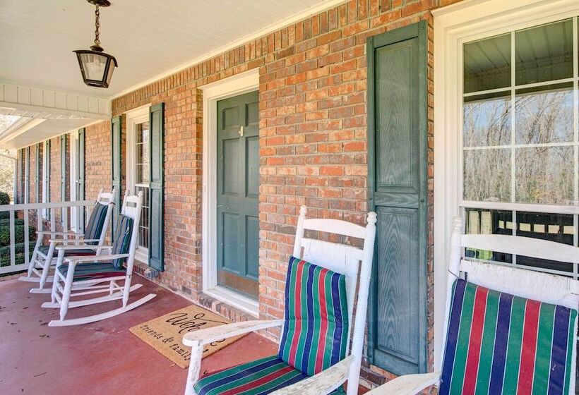 Family Friendly Georgia Vacation Home!