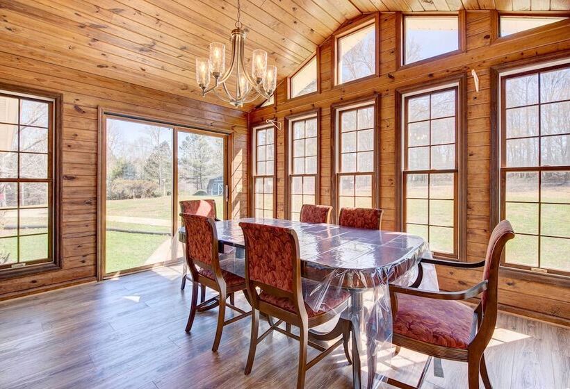 Family Friendly Georgia Vacation Home!