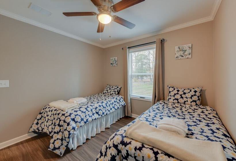 Family Friendly Home W/ Deck Near Colonial Beach!