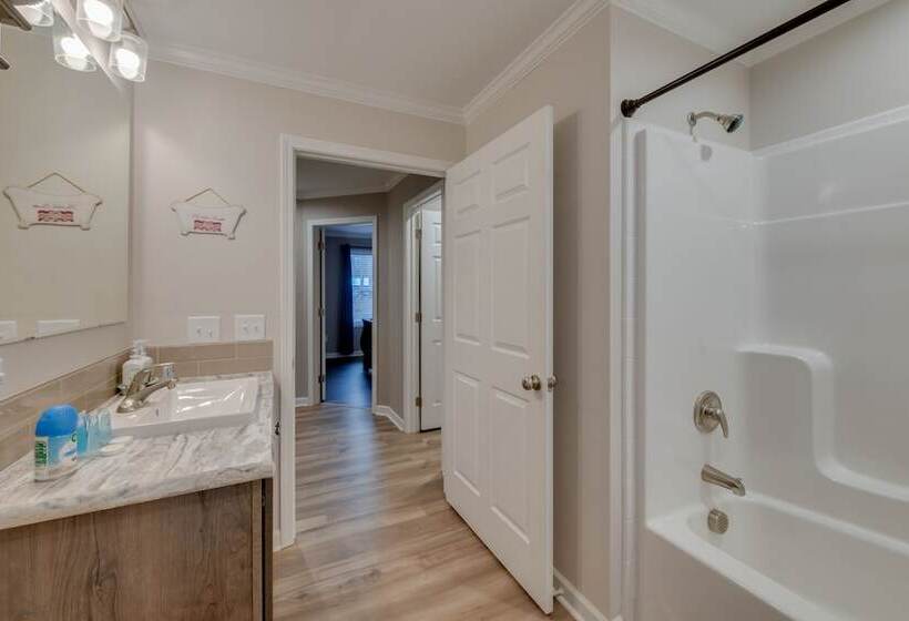 Family Friendly Home W/ Deck Near Colonial Beach!