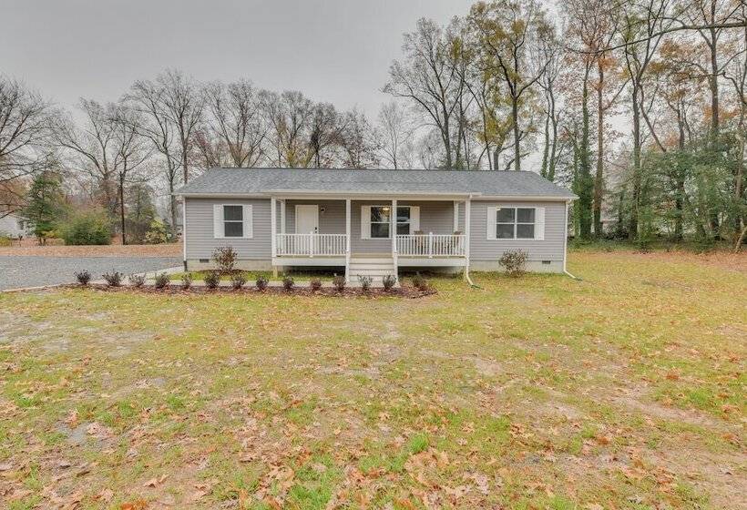 Family Friendly Home W/ Deck Near Colonial Beach!