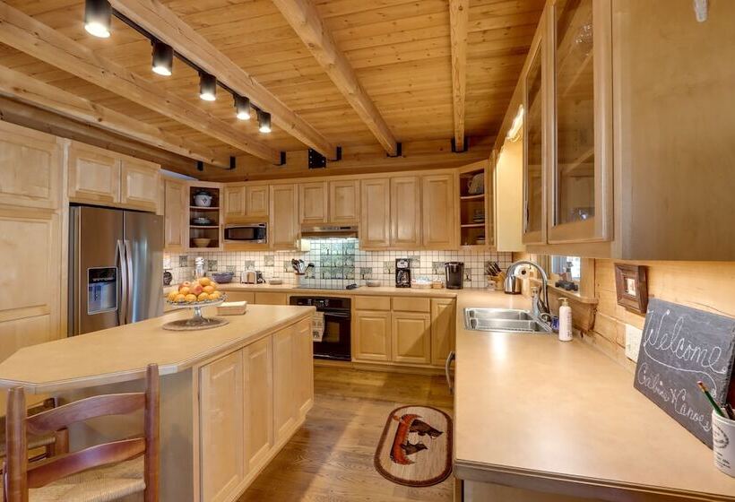 Family Friendly Jasper Cabin With Deck!