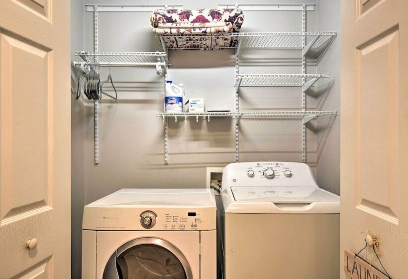 Family Friendly Lake Lanier Escape On 2 + Acres!