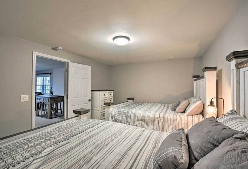 Family Friendly Lake Lanier Escape On 2 + Acres!