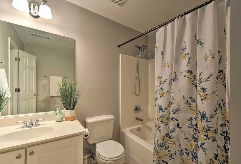 Family Friendly Lake Lanier Escape On 2 + Acres!